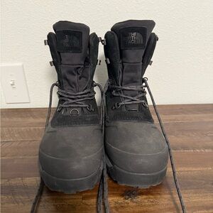 Men’s 9.5 North Face Snow Boots
